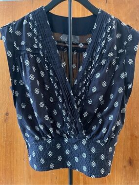 Anthropologie Black And White Cotton Sleeveless V-Neck Blouse With Smocked Hem